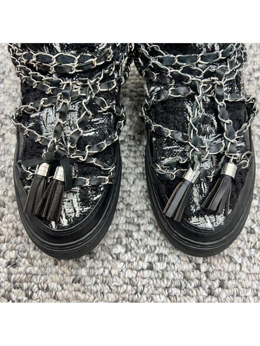 Inuikii Black White Tartan Tweed Sherpa lined chain detail Winter Boots EU 38/7 - Picture 11 of 14